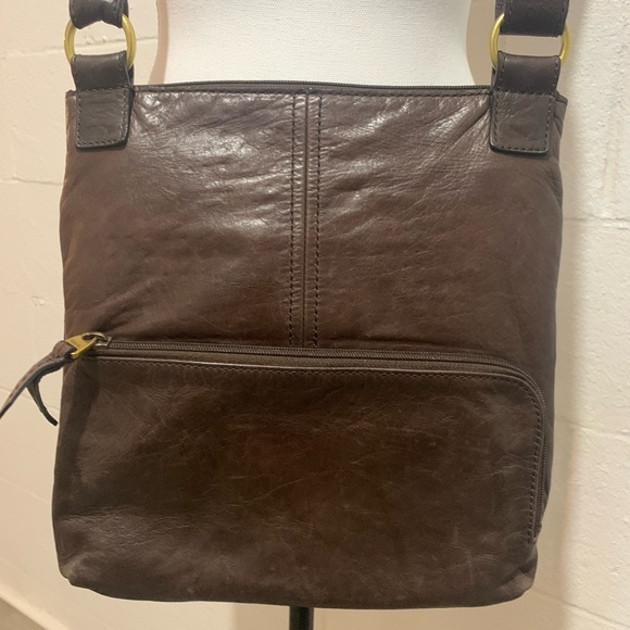 Fossil Crossbody brown leather bag! Awesome like new condition!!!! Beautiful!! - Picture 2 of 6